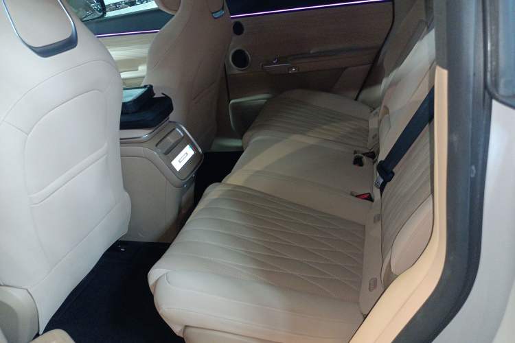 Used EXEED Star Era ET 2024 Extended-Range 240 Ultra All-Wheel Drive Interior 4