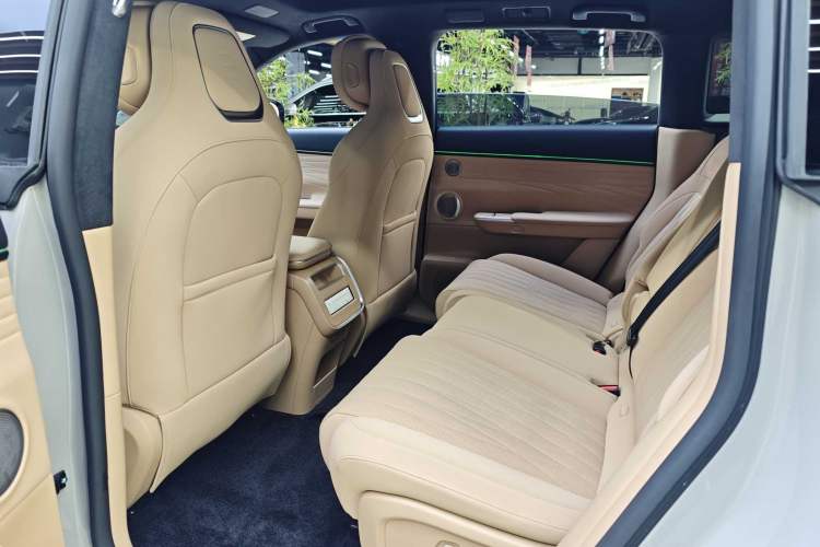 Used EXEED Star Era ET 2024 Extended-Range 240 Ultra All-Wheel Drive Interior 6