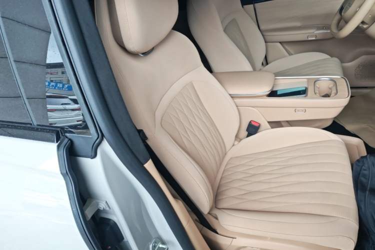 Used EXEED Star Era ET 2024 Extended-Range 240 Ultra All-Wheel Drive Right Front Seat