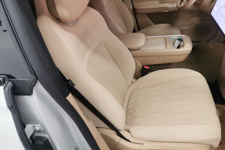 Used EXEED Star Era ET 2024 Extended-Range 240 Ultra All-Wheel Drive Right Front Seat