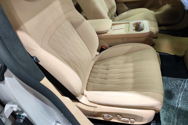 Used EXEED Star Era ET 2024 Extended-Range 240 Ultra All-Wheel Drive Right Front Seat
