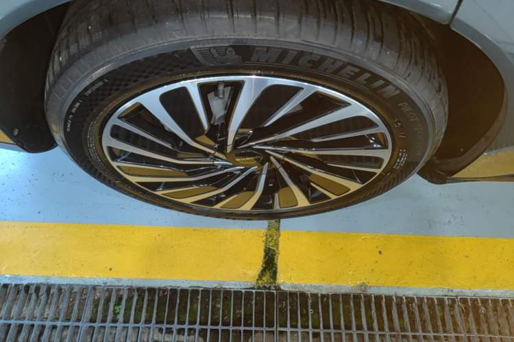 Used EXEED Star Era ET 2024 All-Electric 655 Ultra Right Rear Wheel Hub