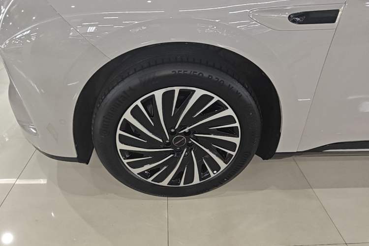 Used EXEED Star Era ET 2024 Extended-Range 240 Ultra All-Wheel Drive Exterior 4