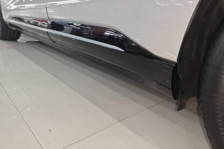Used EXEED Star Era ET 2024 Extended-Range 240 Ultra All-Wheel Drive Left Side Sill