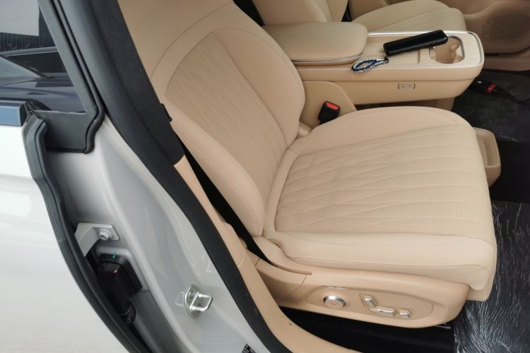 Used EXEED Star Era ET 2024 Extended-Range 240 Ultra All-Wheel Drive Right Front Seat