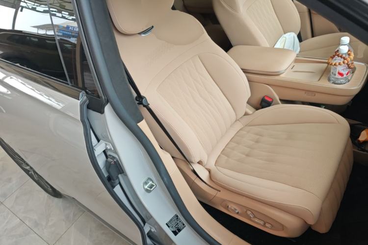 Used EXEED Star Era ET 2024 Extended-Range 240 Ultra All-Wheel Drive Right Front Seat