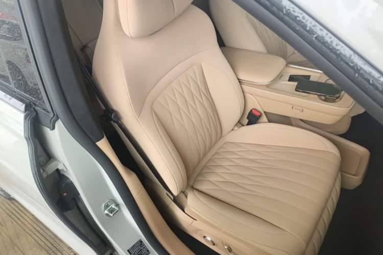 Used EXEED Star Era ET 2024 Extended-Range 240 Ultra All-Wheel Drive Right Front Seat