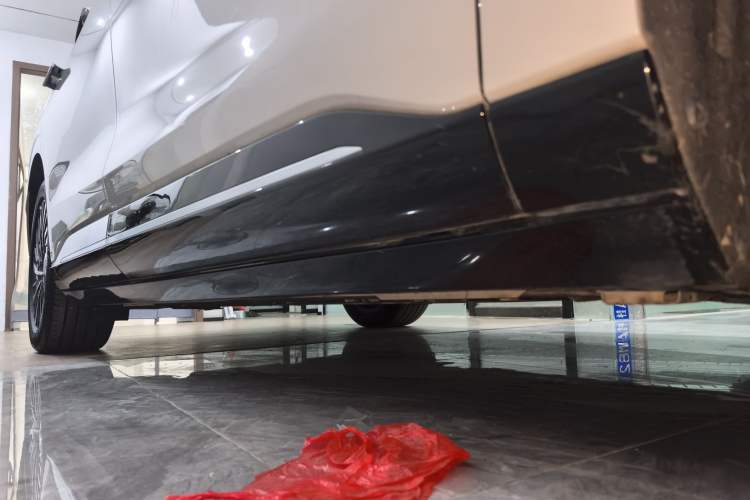 Used EXEED Star Era ET 2024 Extended-Range 240 Ultra All-Wheel Drive Right Side Sill