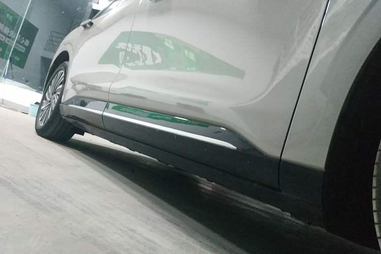 Used EXEED Star Era ET 2024 Extended-Range 240 Ultra All-Wheel Drive Right Side Sill