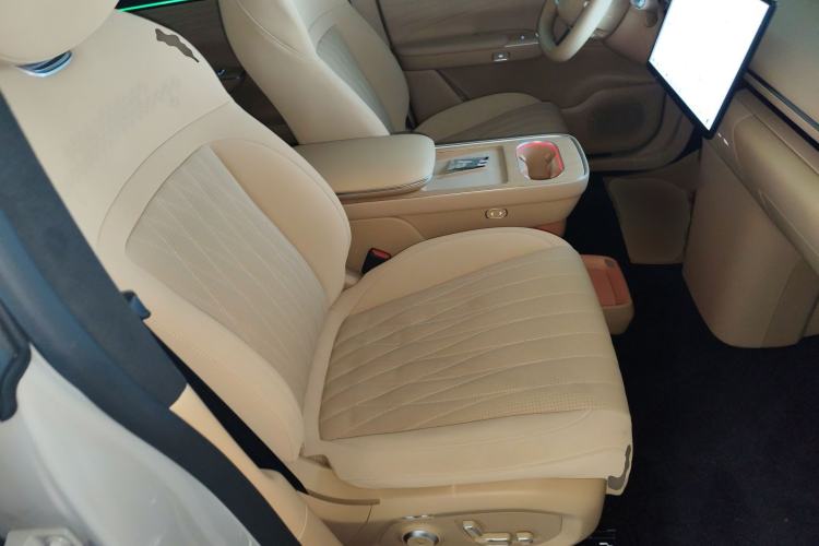Used EXEED Star Era ET 2024 Extended-Range 240 Ultra All-Wheel Drive Right Front Seat
