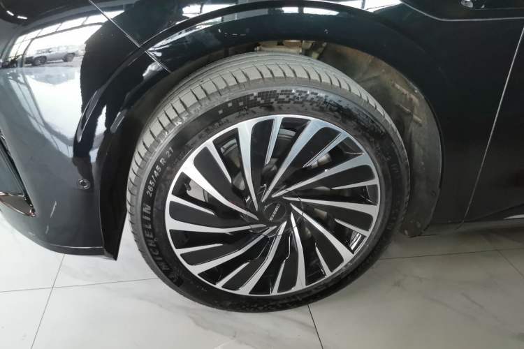 Used EXEED Star Era ET 2025 All-Electric 625 Pro Two-Wheel Drive Urban-Assistive Driving System Left Front Wheel Hub