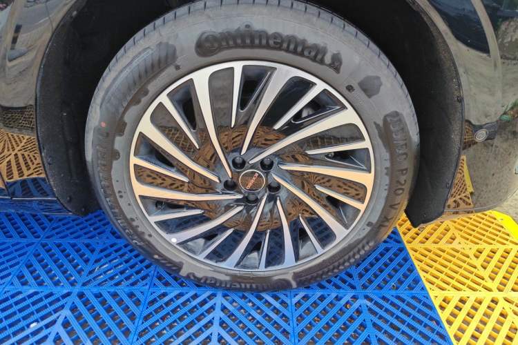 Used EXEED Star Era ET 2025 Extended-Range 265 Pro Two-Wheel Drive High-Speed Driver Assistance Right Front Wheel Hub