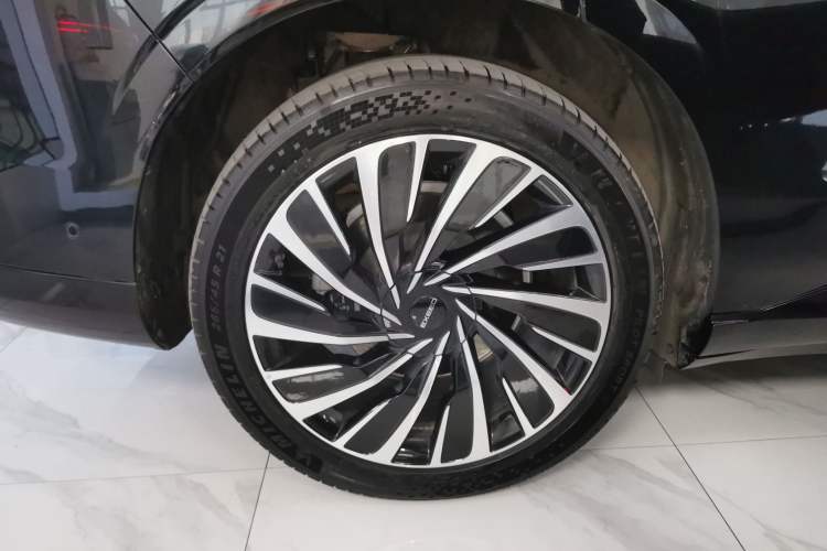 Used EXEED Star Era ET 2025 All-Electric 625 Pro Two-Wheel Drive Urban-Assistive Driving System Right Rear Wheel Hub
