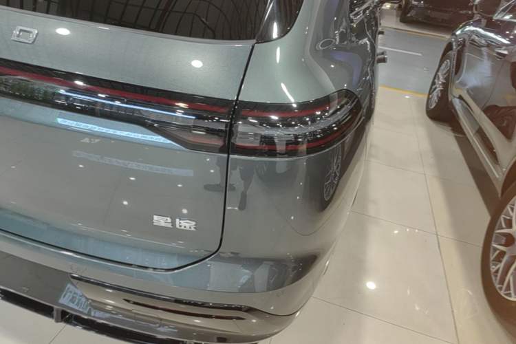 Used EXEED Star Era ET 2025 Extended-Range 240 All-Wheel Drive Supreme Deluxe Exterior 3