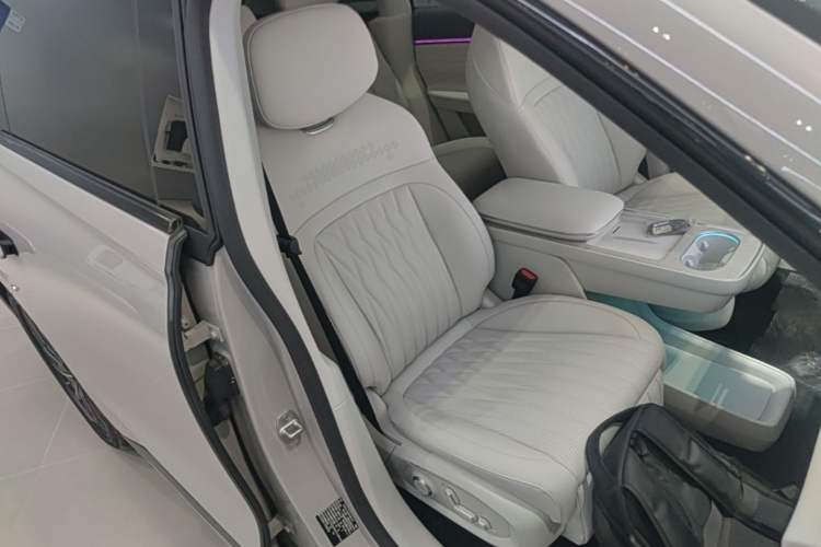Used EXEED Star Era ET 2025 Extended-Range 265 Max Two-Wheel Drive Urban Advanced Driver Assistance Right Front Seat