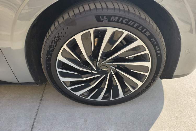 Used EXEED Star Era ET 2025 Pure Electric 760 Max Two-Wheel Drive Urban Advanced Driver Assistance System Right Front Wheel Hub