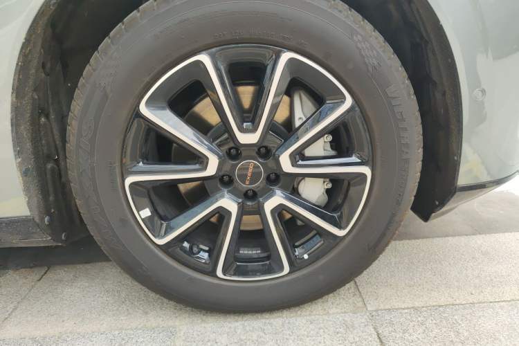 Used EXEED Star Era ET 2025 Extended-Range 265 Pro Two-Wheel Drive High-Speed Driver Assistance Right Front Wheel Hub
