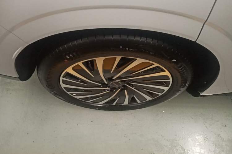 Used EXEED Star Era ET 2025 Extended-Range 265 Max Two-Wheel Drive Urban Advanced Driver Assistance Right Rear Wheel Hub