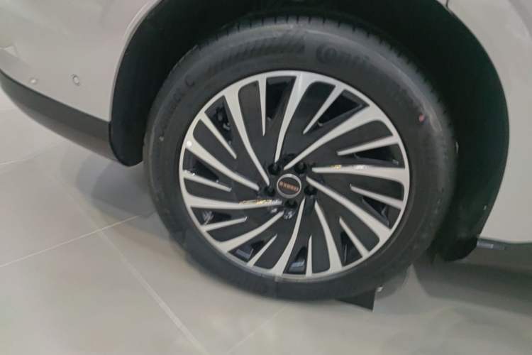 Used EXEED Star Era ET 2025 Extended-Range 265 Max Two-Wheel Drive Urban Advanced Driver Assistance Right Rear Wheel Hub