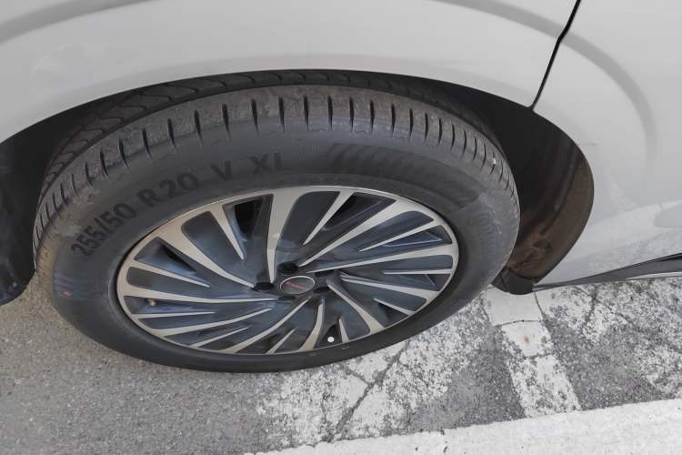 Used EXEED Star Era ET 2025 Extended-Range 240 Max All-Wheel Drive Urban Advanced Driver Assistance Right Rear Wheel Hub