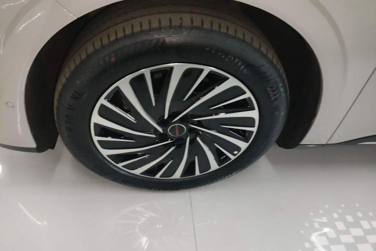 Used EXEED Star Era ET 2025 Range-Extended 240 Pro All-Wheel Drive High-Speed Driver Assistance Left Front Wheel Hub