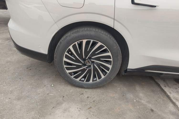 Used EXEED Star Era ET 2025 Extended-Range 240 Max All-Wheel Drive Urban Advanced Driver Assistance Right Rear Wheel Hub