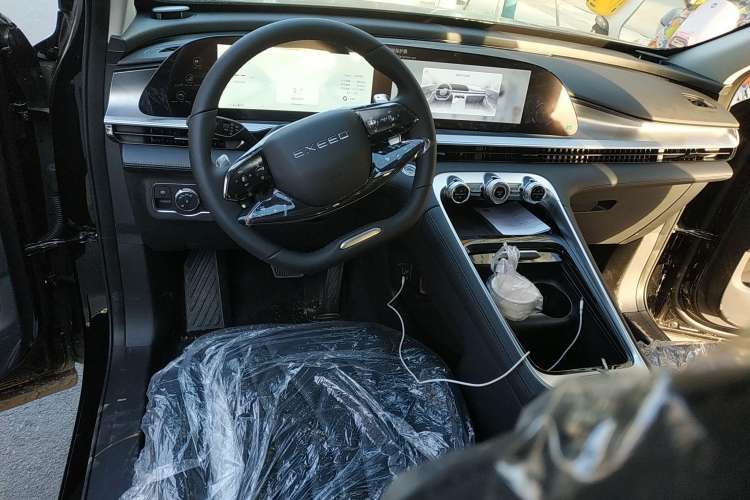 Used EXEED Stellar 2023 400T Two-Wheel Drive Comfort Edition Center Console