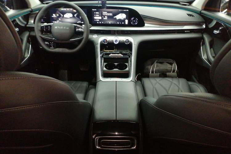 Used EXEED Stellar 2023 400T Two-Wheel Drive Comfort Edition Center Console