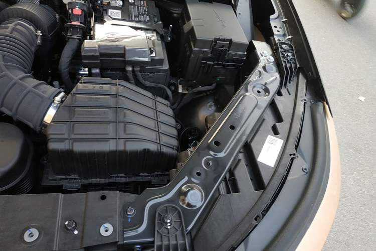 Used EXEED Stellar 2023 400T Two-Wheel Drive Comfort Edition Engine Bay Left