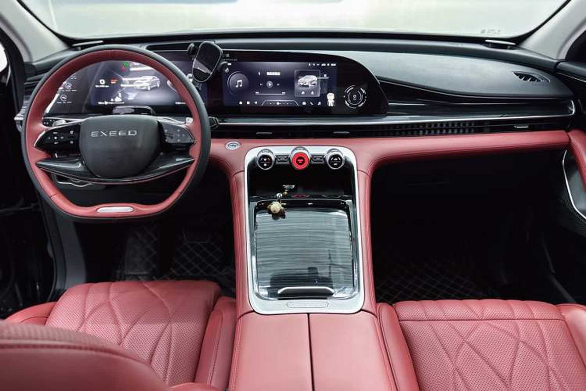 Used EXEED Stellar 2023 400T Two-Wheel Drive Comfort Flyfish Edition Interior 1