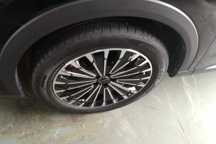 Used EXEED Stellar 2023 400T Four-Wheel Drive Premium Flying Fish Edition Left Front Wheel Hub