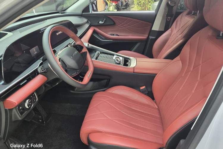 Used EXEED Stellar 2023 400T Two-Wheel Drive Comfort Edition Interior 3