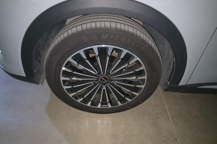 Used EXEED Stellar 2023 400T Four-Wheel Drive Enjoying the Flying Fish Edition Left Front Wheel Hub