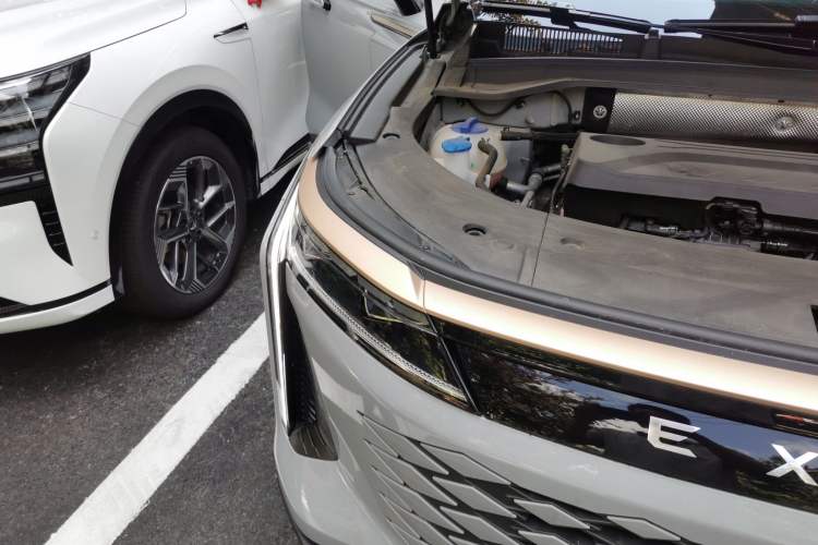 Used EXEED Stellar 2023 400T Four-Wheel Drive Premium Flying Fish Edition Right Front Headlight
