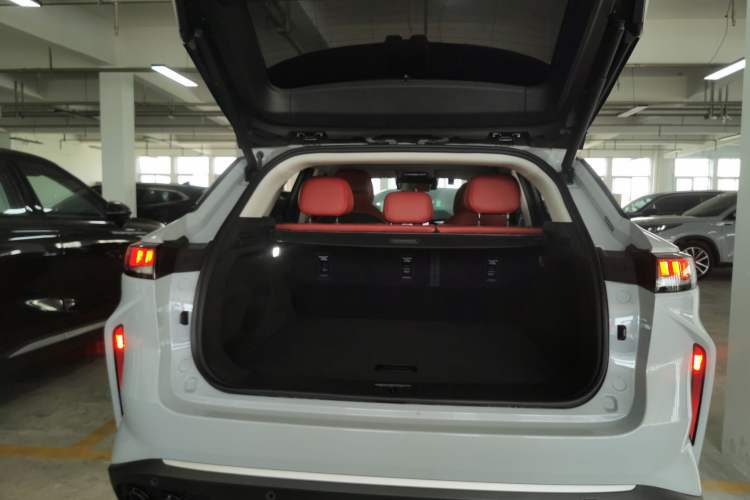 Used EXEED Stellar 2023 400T Two-Wheel Drive Comfort Flyfish Edition Trunk