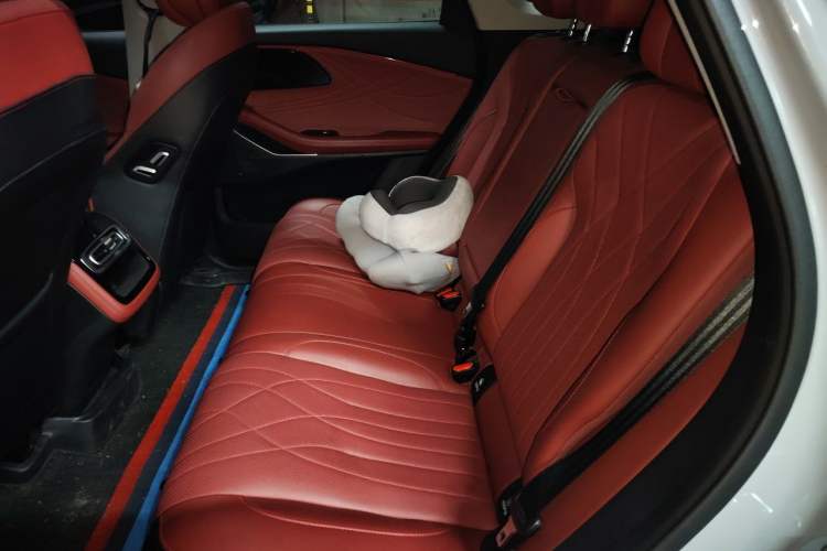 Used EXEED Stellar 2023 400T Two-Wheel Drive Comfort Edition Left Rear Seat