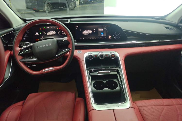 Used EXEED Stellar 2023 400T Two-Wheel Drive Comfort Edition Center Console