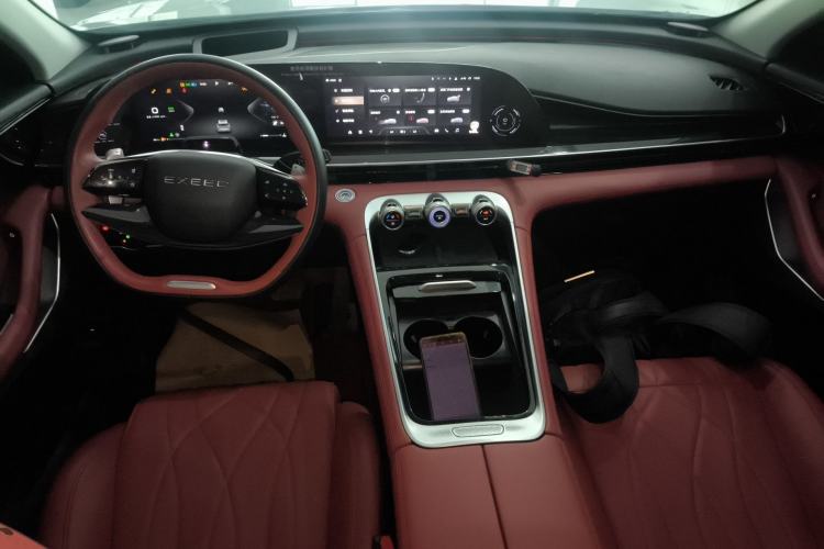 Used EXEED Stellar 2023 400T Two-Wheel Drive Comfort Edition Center Console