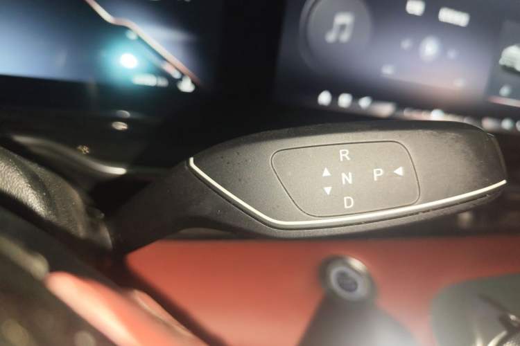 Used EXEED Stellar 2023 400T Two-Wheel Drive Comfort Edition Gear Lever