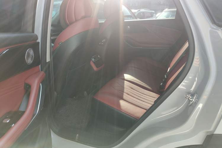 Used EXEED Stellar 2023 400T Two-Wheel Drive Comfort Flyfish Edition Interior 1