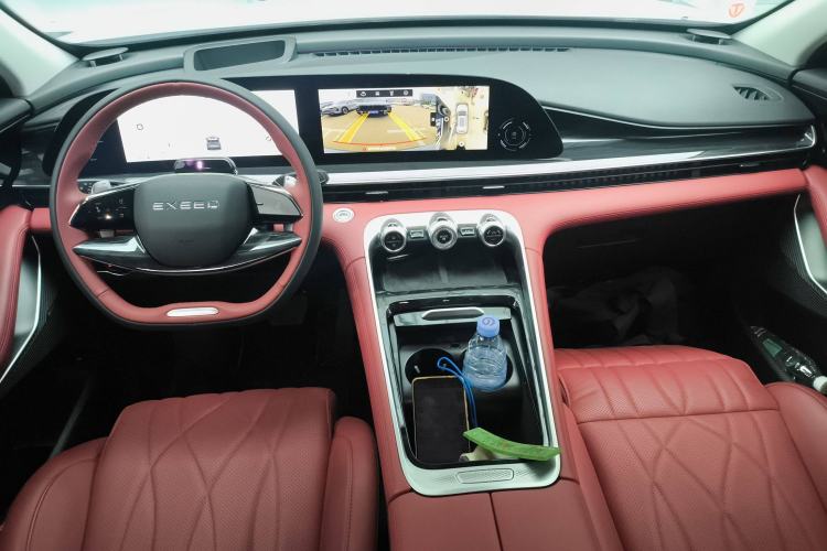 Used EXEED Stellar 2023 400T Two-Wheel Drive Comfort Flyfish Edition Interior 2