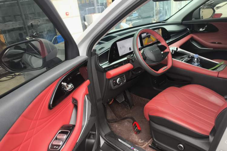 Used EXEED Stellar 2023 400T Two-Wheel Drive Comfort Flyfish Edition Interior 3