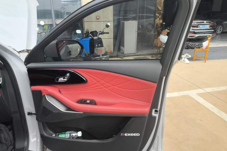 Used EXEED Stellar 2023 400T Two-Wheel Drive Comfort Flyfish Edition Interior 5