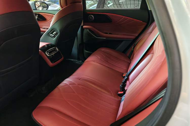 Used EXEED Stellar 2023 400T Two-Wheel Drive Comfort Flyfish Edition Interior 5