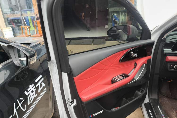 Used EXEED Stellar 2023 400T Two-Wheel Drive Comfort Flyfish Edition Interior 7