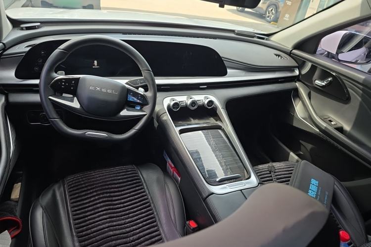 Used EXEED Stellar 2023 400T Two-Wheel Drive Comfort Edition Center Console