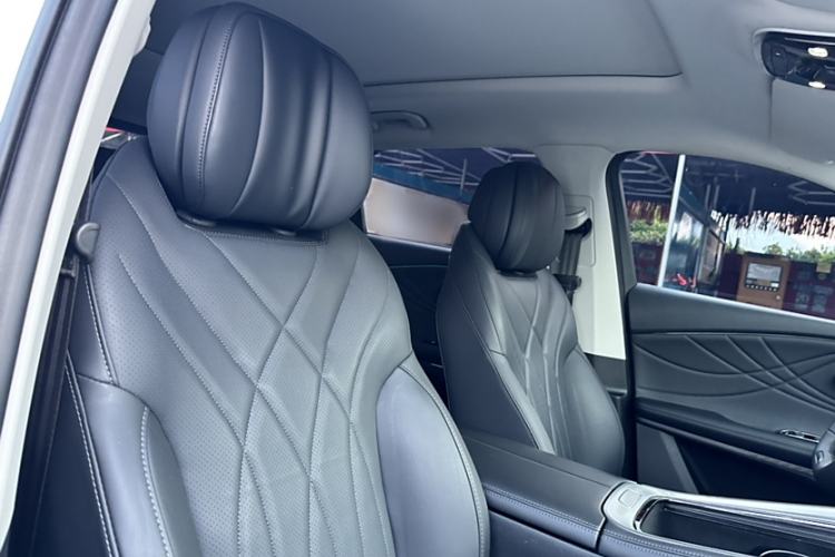 Used EXEED Stellar 2023 400T Two-Wheel Drive Comfort Flyfish Edition Interior 3