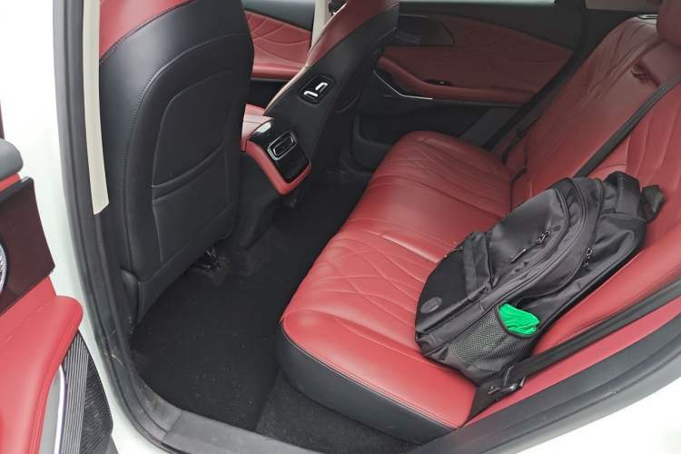Used EXEED Stellar 2023 400T Two-Wheel Drive Comfort Flyfish Edition Left Rear Seat