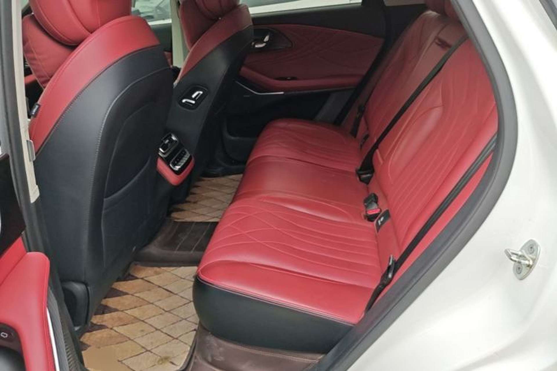 Used EXEED Stellar 2023 400T Four-Wheel Drive Enjoying the Flying Fish Edition Left Rear Seat