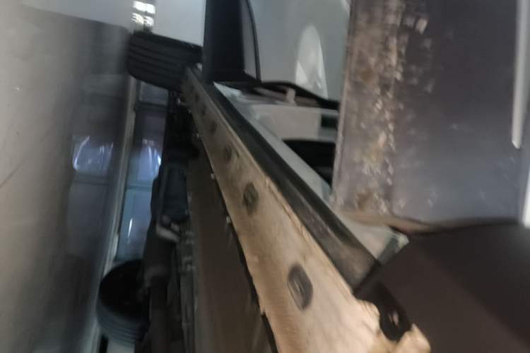 Used EXEED Stellar 2023 400T Two-Wheel Drive Comfort Flyfish Edition Right Side Sill